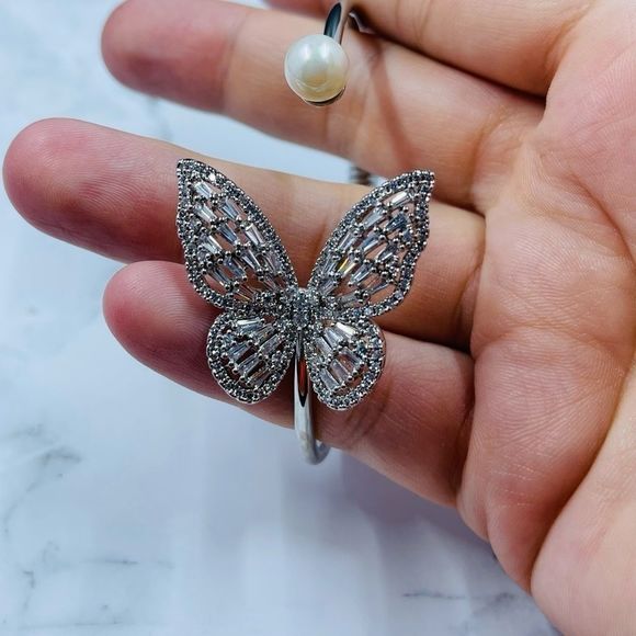 Silver Butterfly bracelet with imitation Pearl - Picture 7 of 7